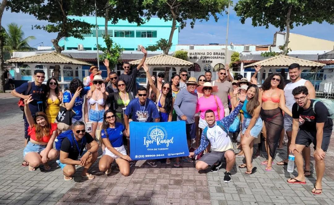 Grupo em guiamento em Arraial do Cabo
